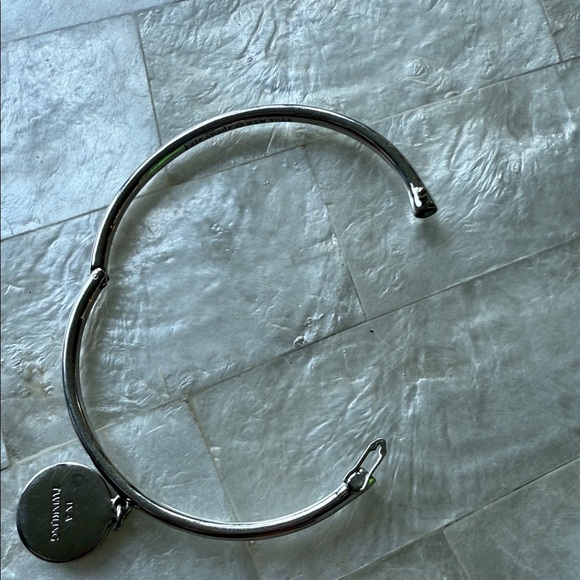 Kate Spade ‘In a Twinkling’ Elegant Silver Hinged Locking Bracelet Sparkle Charm - Picture 5 of 5